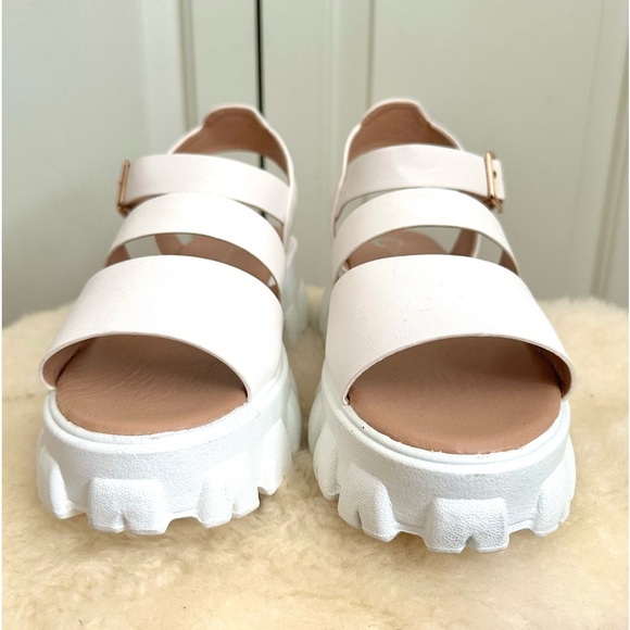 NEW Tru Comfort Foam Platform Chunky Buckle Sandals White Size 7.5 - Picture 2 of 11
